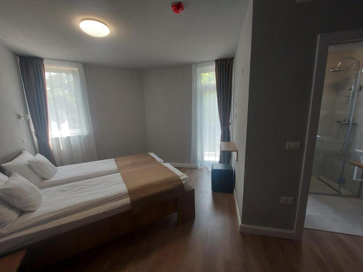 Octogon Hotel Băile Felix Buitenkant foto